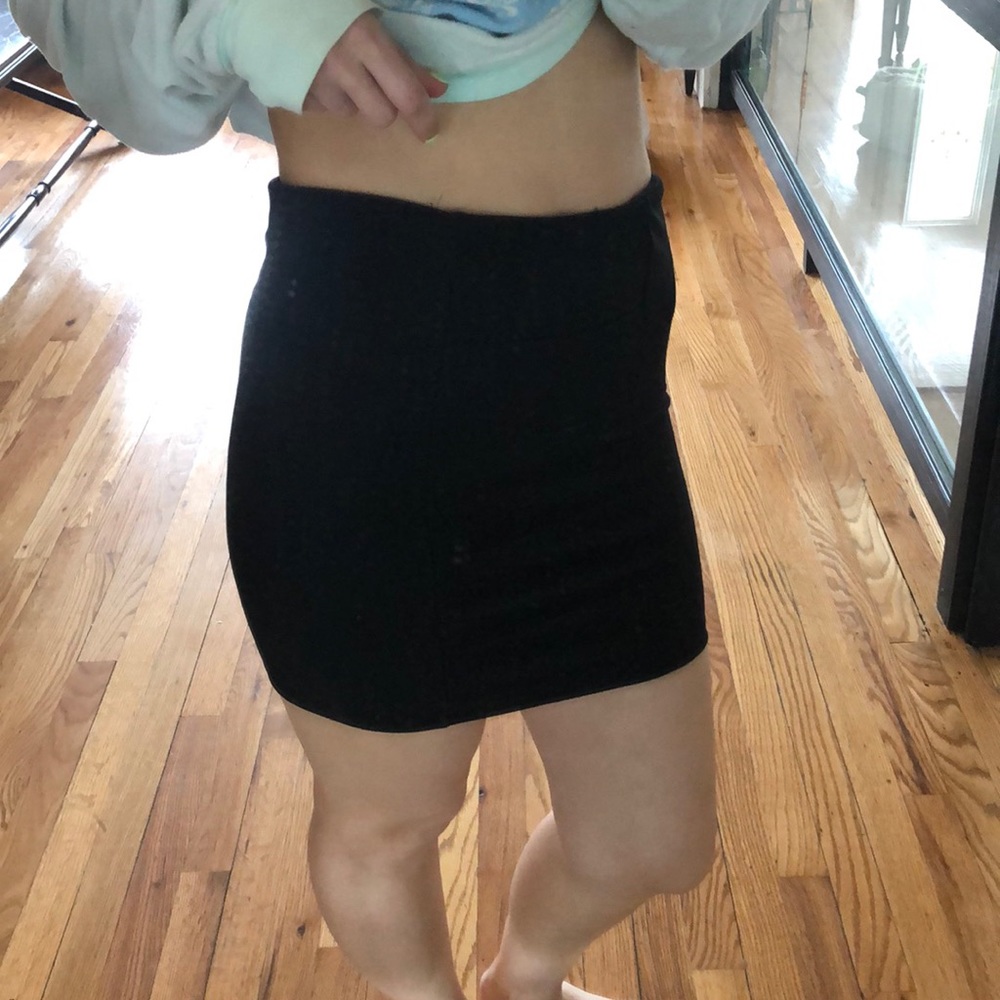 Classic Guess black body con skirt